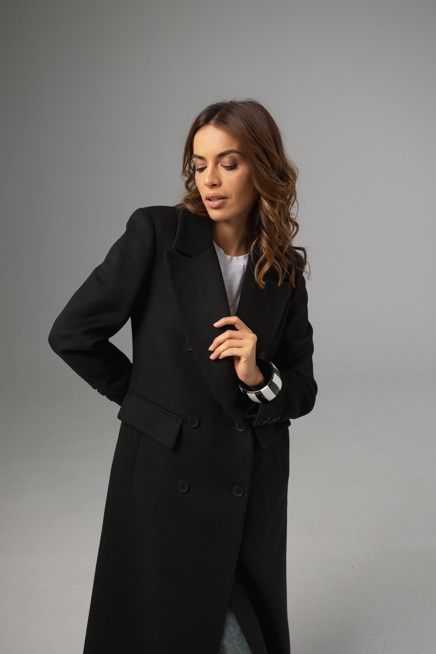 Dugi crni kašmirski kaput