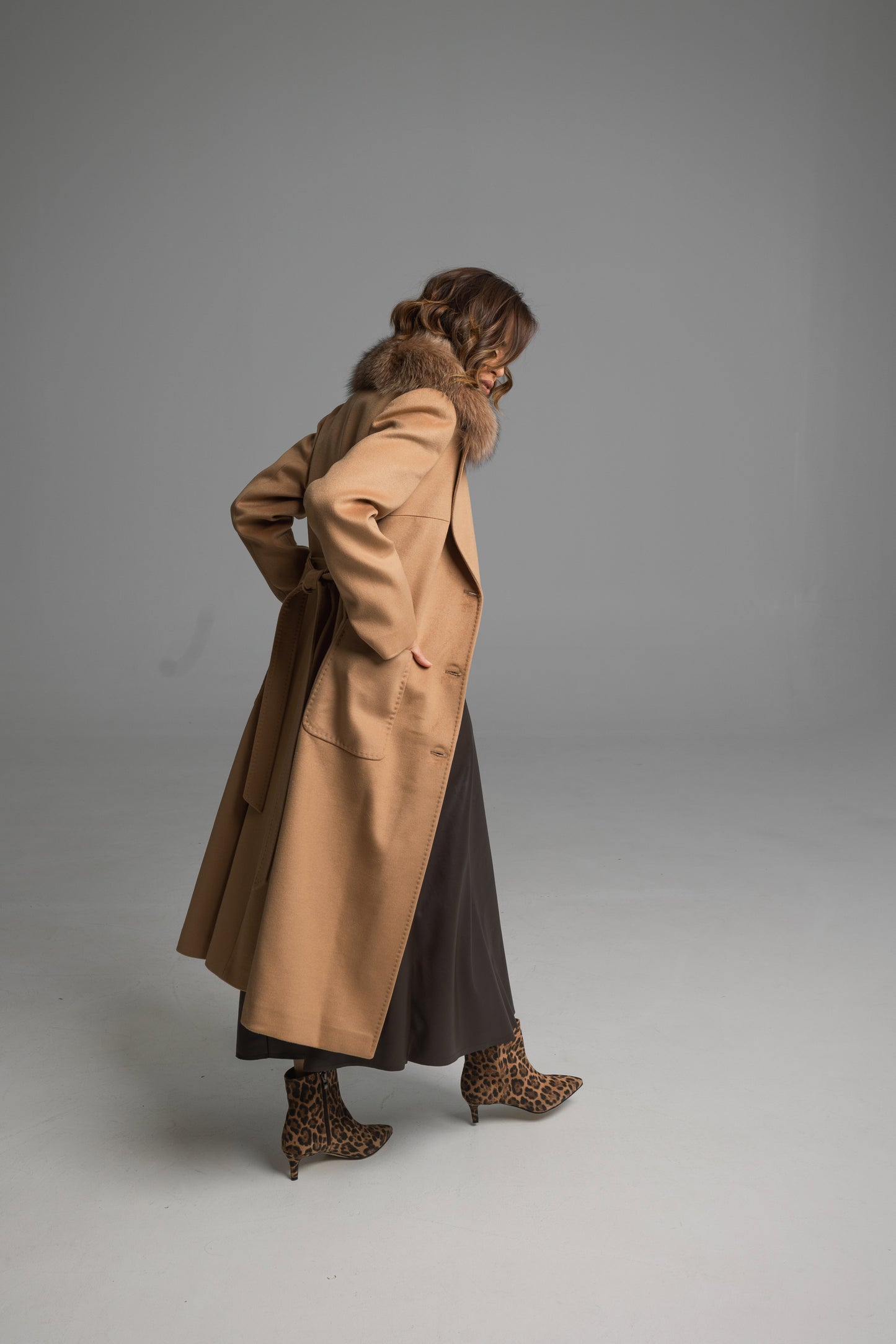 Krem kašmirski kaput sa pravim krznom