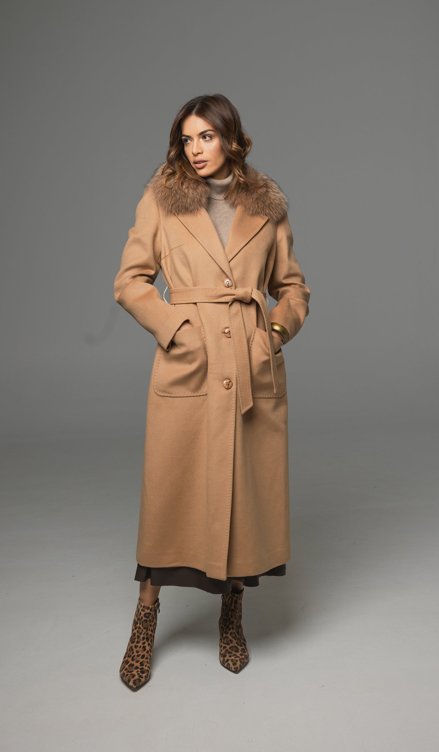 Krem kašmirski kaput sa pravim krznom