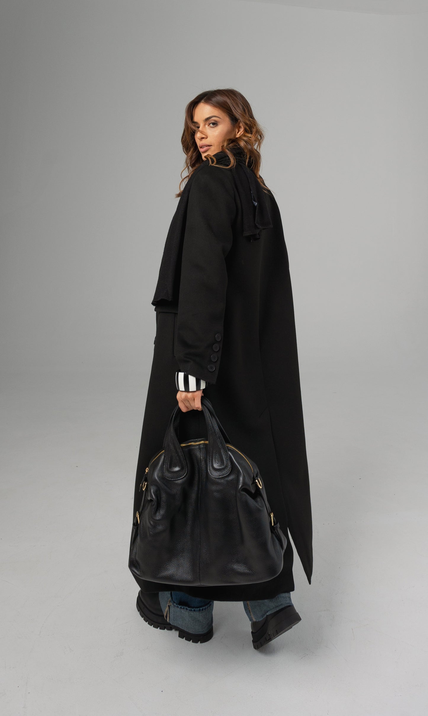 Dugi crni kašmirski kaput